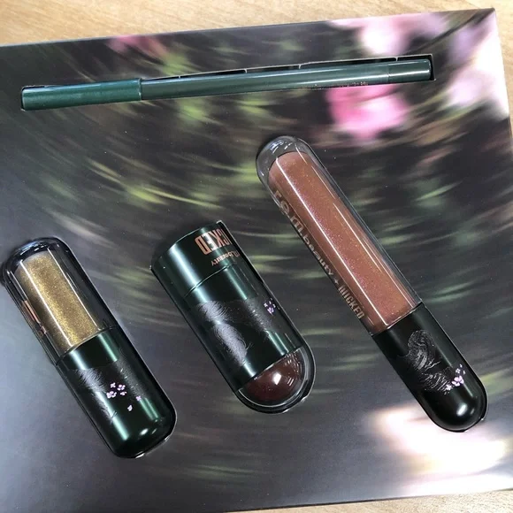 BNIB R.E.M. Beauty Elphaba 4-Piece Makeup Set - Picture 6 of 8